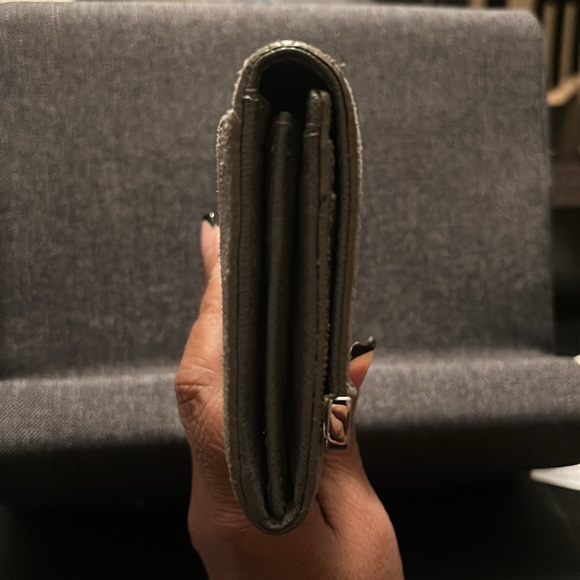 Michael Kors, gray snake, print fabrication & silver tone wallet, pre loved. - Picture 10 of 10